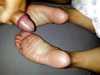 I cum on her feet
