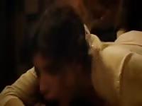 Hermosa morena madura follando a cuatro patas