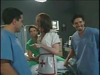 Tres pollas para una dulce enfermera