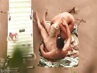 Madurita haciendo una mamada en la playa