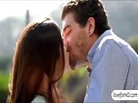 Ava Taylors hübsches Gesicht wird in Wichse geduscht