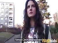 Rimorchiata nel parcheggio