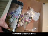 Tremenda MILF morena adicta al orgasmo