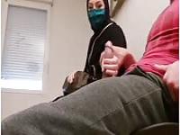 Arabische MILF versucht zu widerstehen