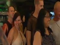 Un'orgia tedesca amatoriale con zoccole calde