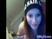 18-Ã¥riga svenska amatÃ¶rer spelar med brÃ¶st och dildo pÃ¥ Cam